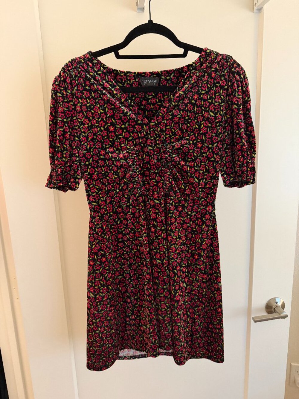 Topshop Black & Red Ditsy Floral Ruched Puff Sleeve Mini Dress — Size US 8